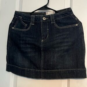 Arizona Jean Company size 14 juniors dark blue jean mini skirt. NWT